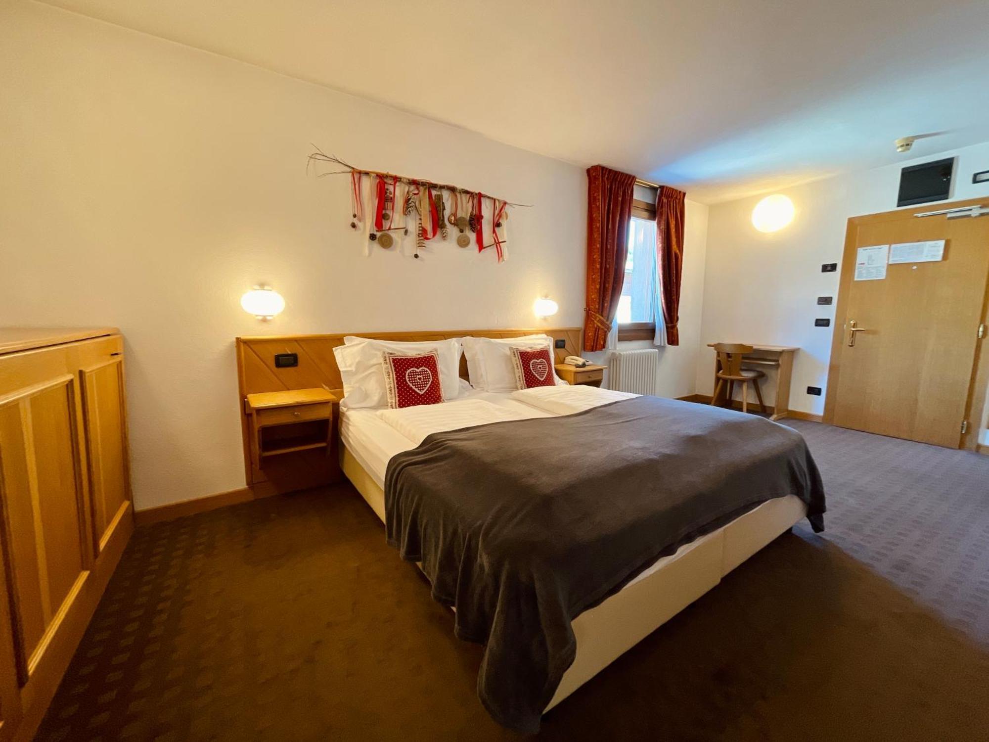 Hotel Piccolo Tibet Livigno Exteriör bild
