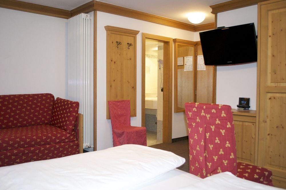 Hotel Piccolo Tibet Livigno Exteriör bild