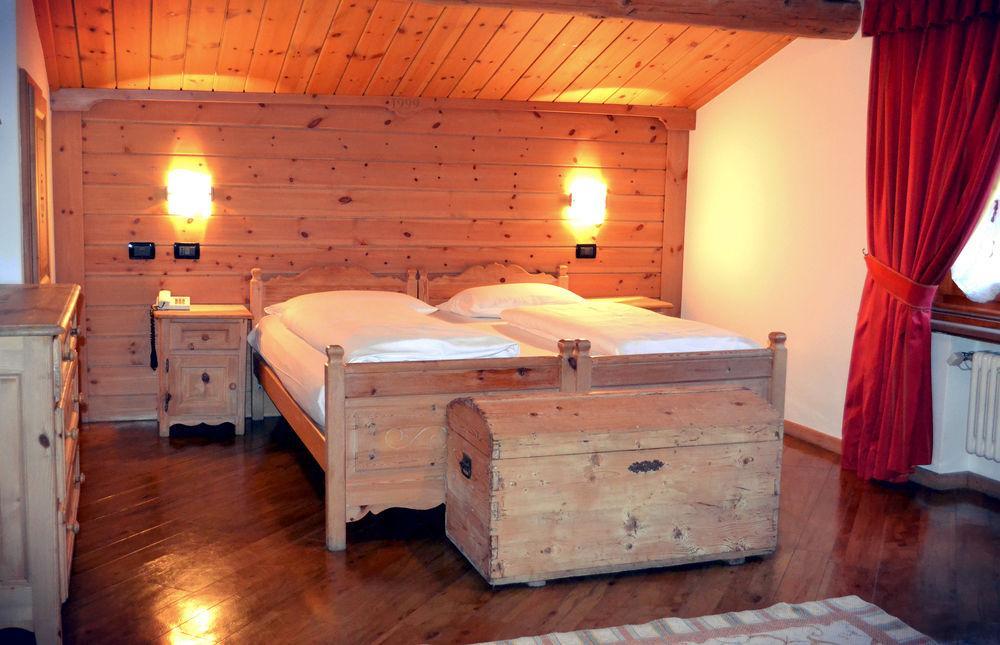 Hotel Piccolo Tibet Livigno Exteriör bild